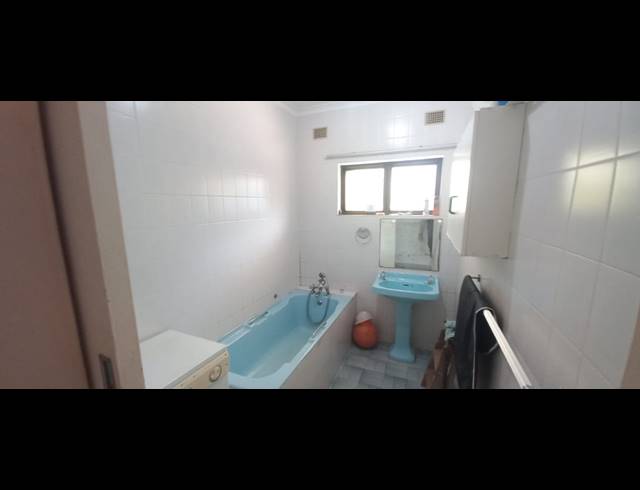 3 BEDROOM FREEHOLD FOR SALE IN GLENMORE